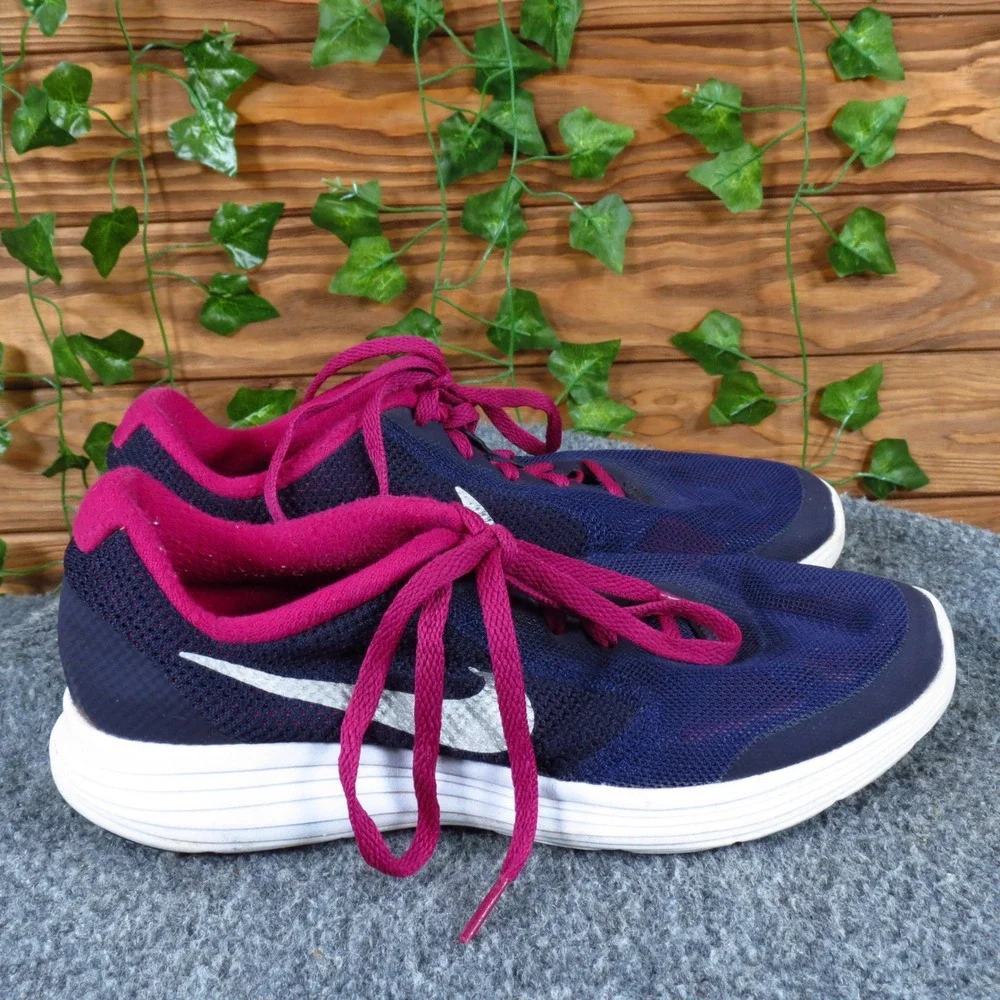 Nike these revolution